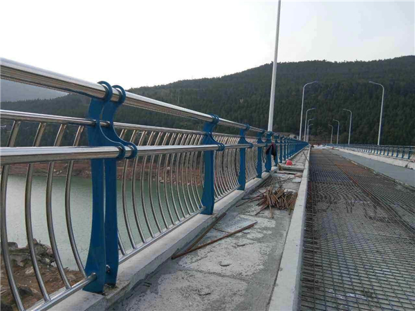 济源不锈钢桥梁护栏的特点及其在桥梁安全中的重要作用