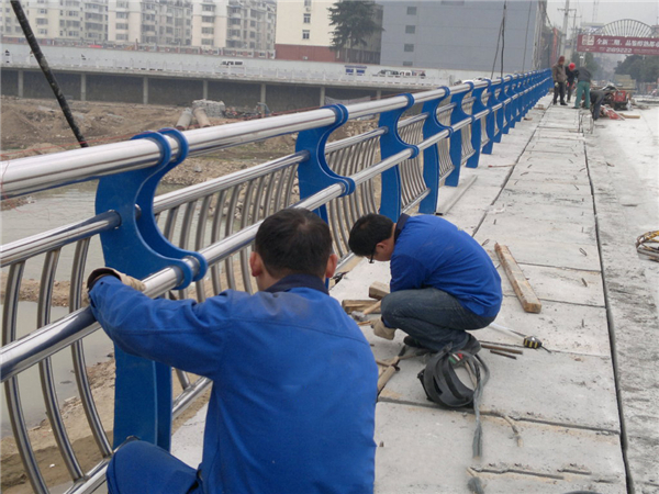 济源不锈钢河道护栏的特性及其在城市景观中的应用