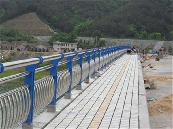 济源不锈钢桥梁护栏是一种什么材质的护栏